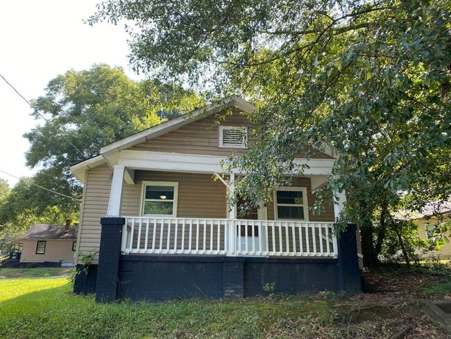 Building Photo - Available to Show **Holiday Move-in Special**$500 off the first full month's rent!