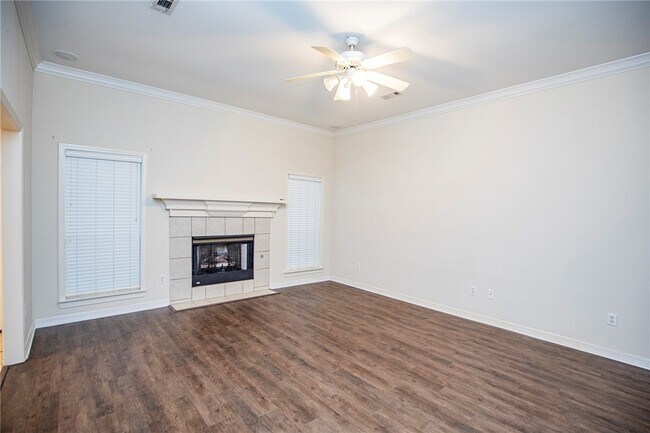 Photo - 908 SW Cheyenne Dr