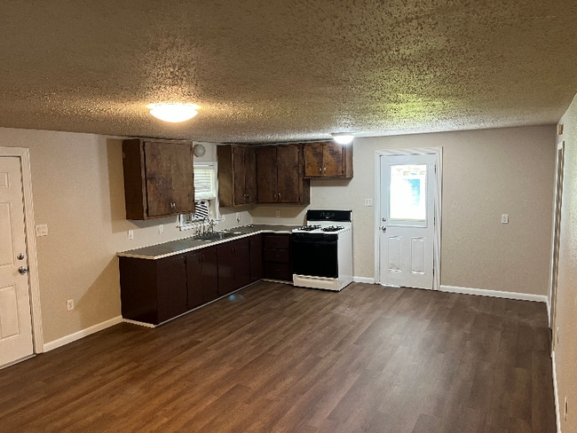 Photo - 309 Desire St