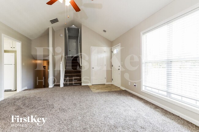 Photo - 305 Carly Ct