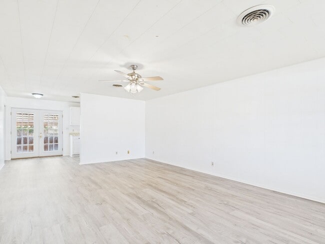 Photo - 100 NW Hills Dr Unit 17