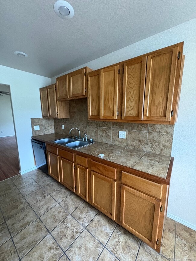 Photo - 605 N Maple St