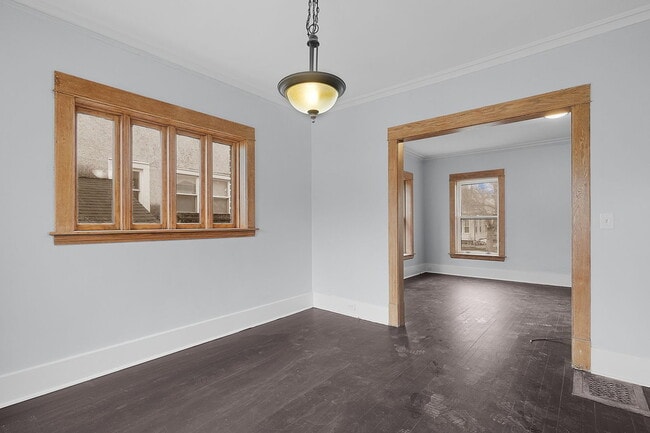 Photo - 908 Worden St SE