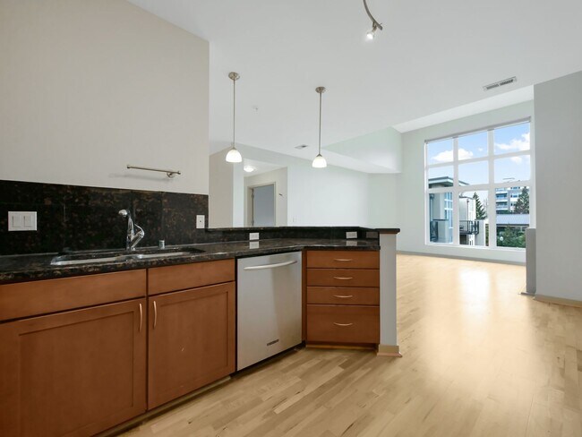 Photo - 2 Bed and 2 Bath Luxury Condo in Bellevue ... Unit 408