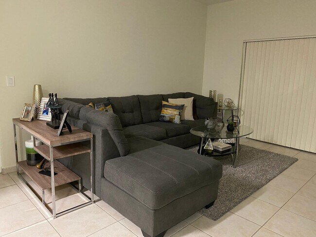 Viviendo - 7350 NW 114th Ave Unidad 308