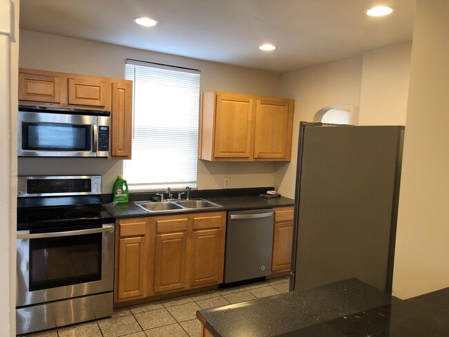 Photo - 335 E 19th Ave