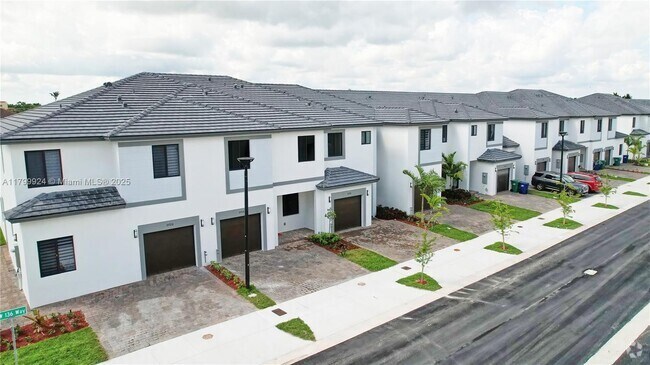 Building Photo - 15720 SW 136 Way Rental