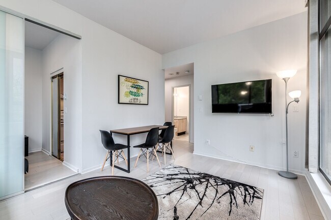 Photo - 1010 Howe St