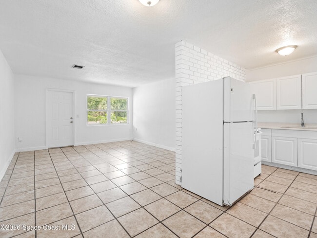 87 NW Irwin Ave