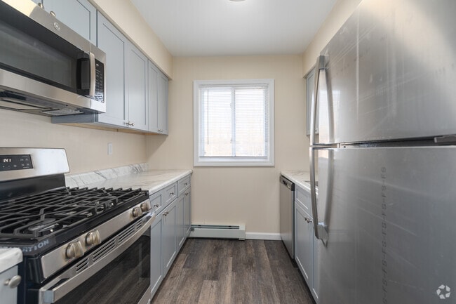 1BR, 1BA - 700SF Kitchen