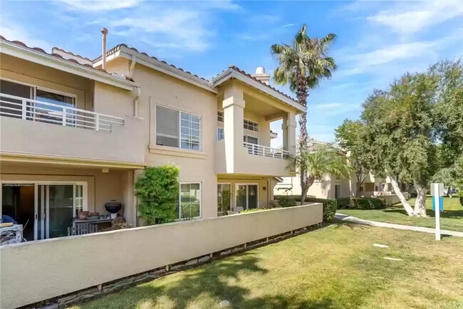 Building Photo - 25205 Via Azul Rental