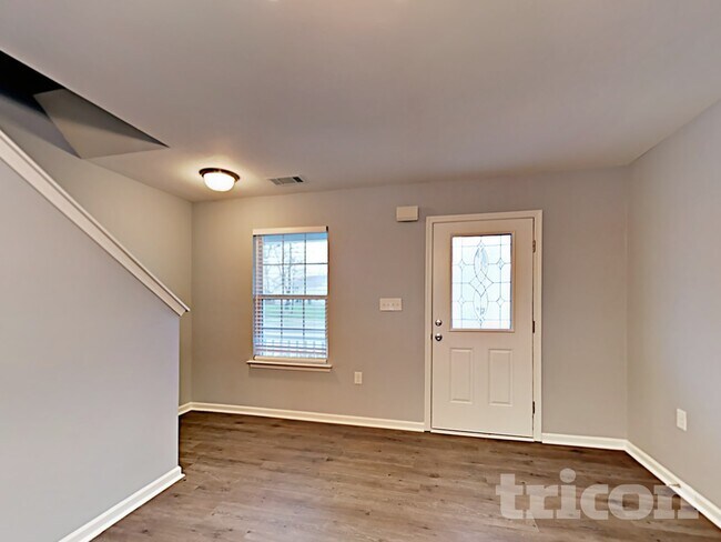 Photo - 311 Lind Point Ln