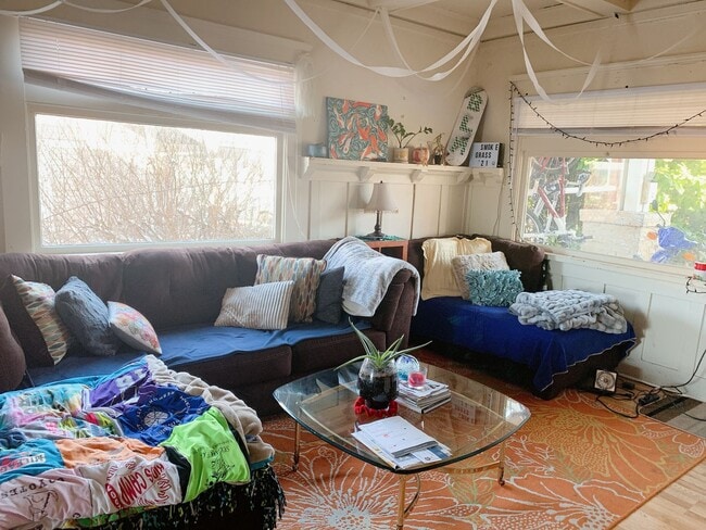 Photo - PRELEASING: Bay view 4 Bdrm/1.5 bath on High St!