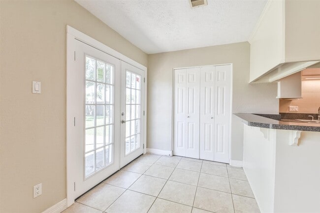 Photo - 6847 Vanlynn Ln