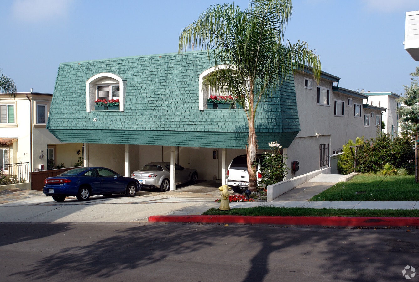 Photo - 221 Sheldon St