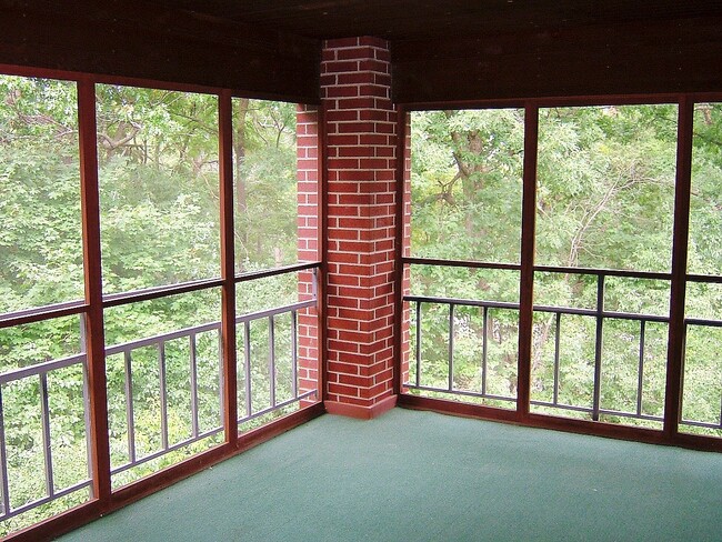 Screen porch