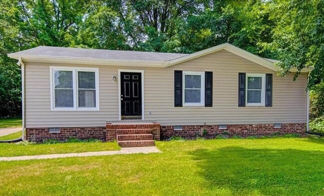 Building Photo - 409 W Vandalia Rd