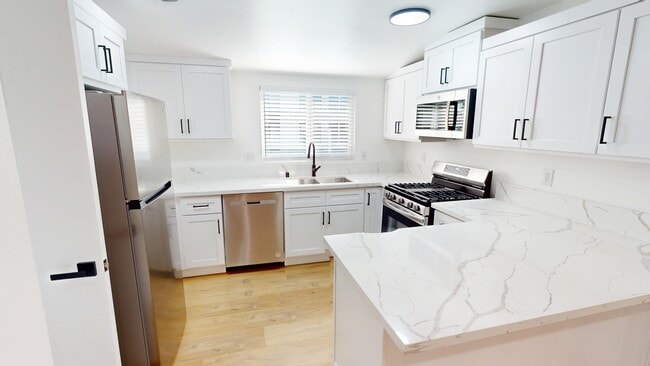 Building Photo - The Hannah on 9th- Where Historic Charm Me... Rental