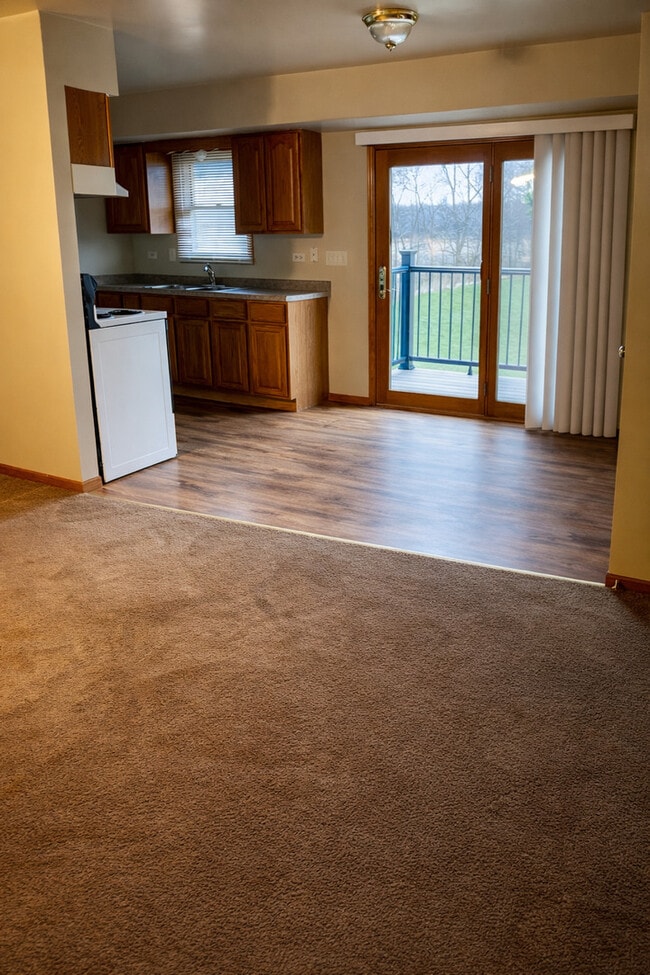 Photo - 465-479 N School St