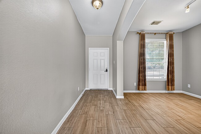 Photo - 2111 Castle Gardens Ln