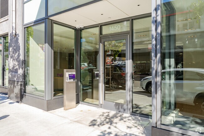 Entrada segura - 1450 Franklin St