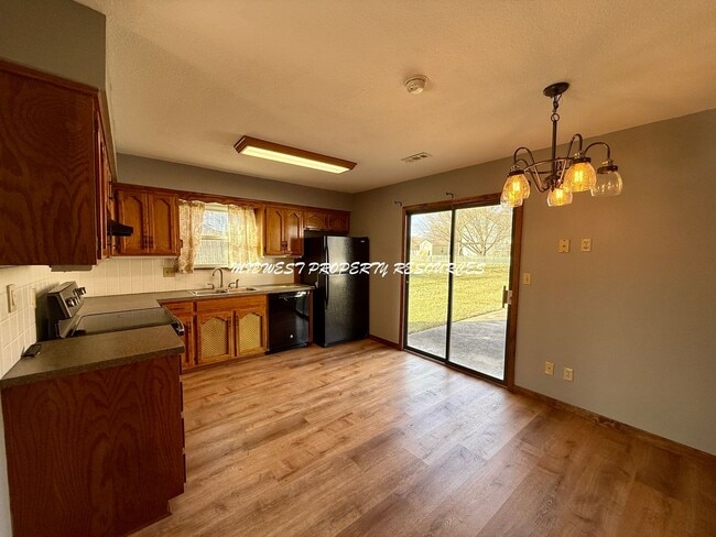 Photo - Charming 2bd 1.5 bath Duplex w/ Garage for Lease