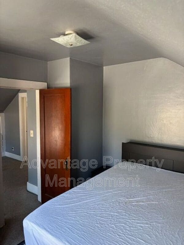 Photo - 335 NW 10th St