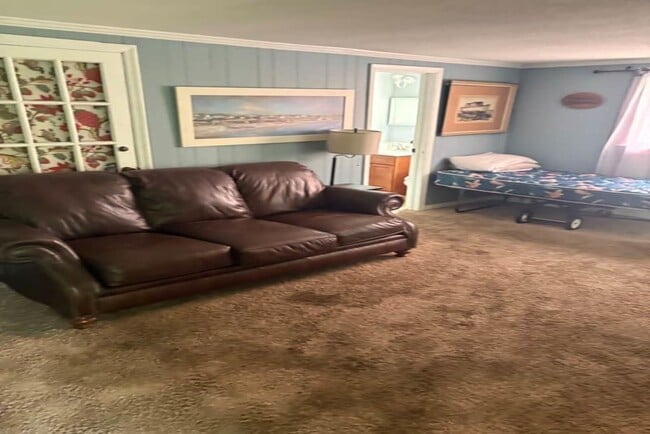 1014 Sailclub Dr