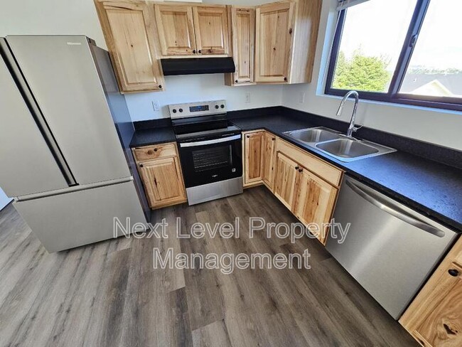 Photo - 1002 Hillside Ct