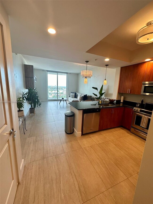 Building Photo - 315 NE 3rd Ave Unit 2008 victory park center Rental