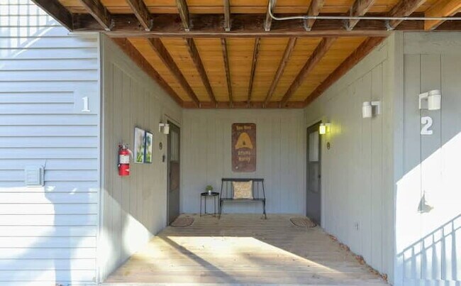 Adorable Furnished Condo Near Silver Dollar City