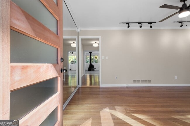 Photo - 2958 Harcourt Dr