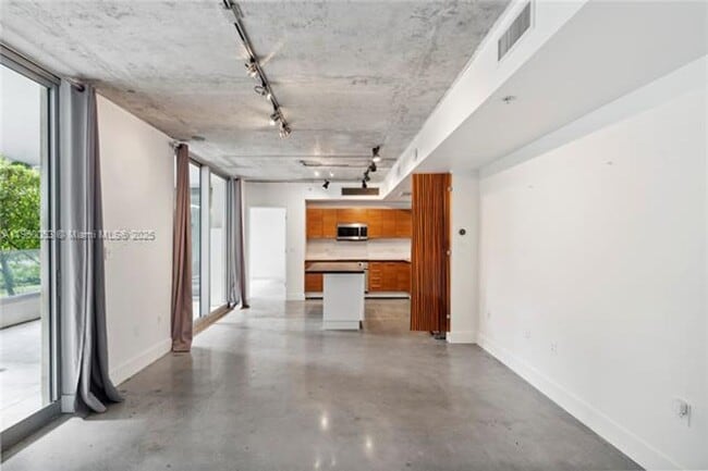 Photo - 3451 NE 1st Ave Unit 3451 NE 1st Ave  M0707