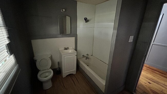 Photo - 2520 Hollywood St