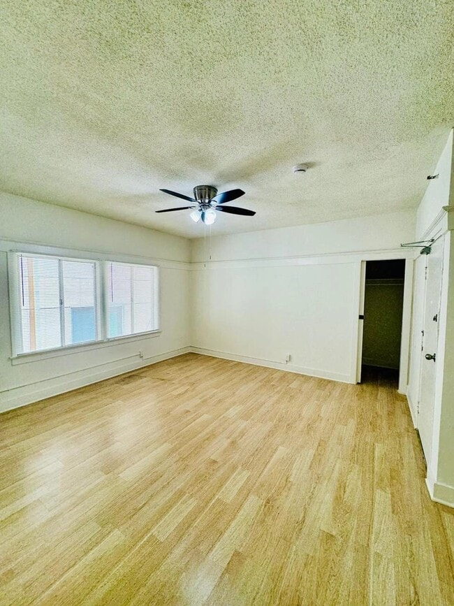 Photo - 984 S. Oxford Avenue,