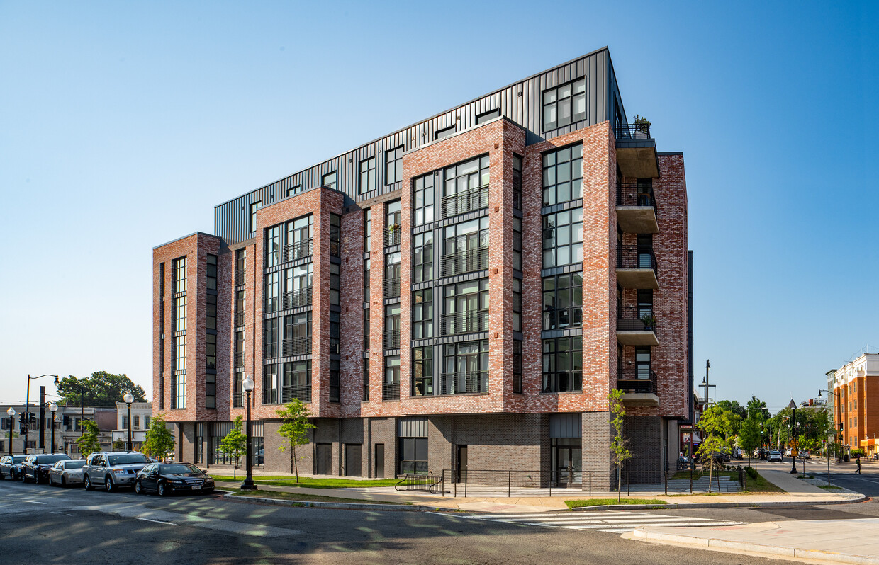 Photo - 1402 H St NE (Washington, DC)