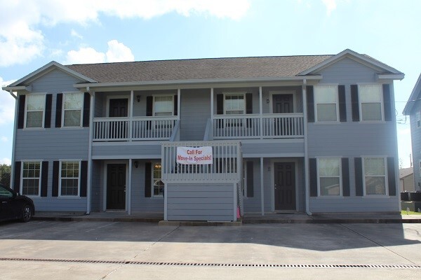 Building Photo - 4426 25th St E Unit D Rental