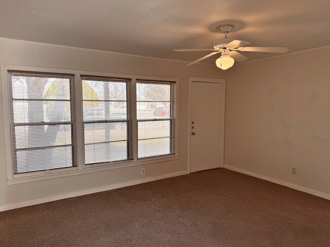 Photo - 2907 Moffett Ave