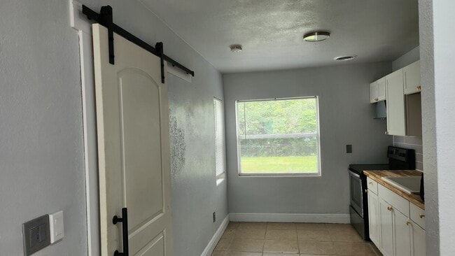 ¡Casa luminosa y soleada! - 1015 Woodland Ave