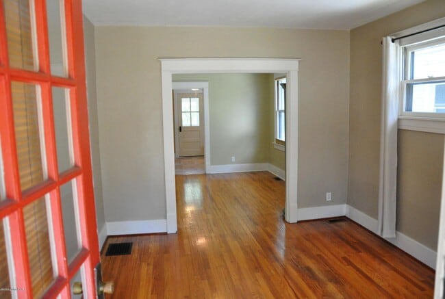 Photo - 3829 Elmwood Ave
