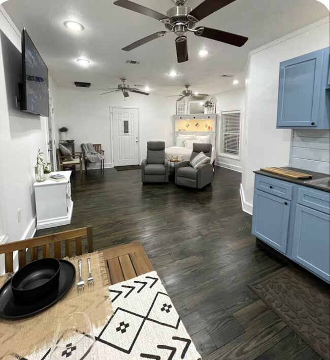 Building Photo - 663 W Sunset Dr Rental