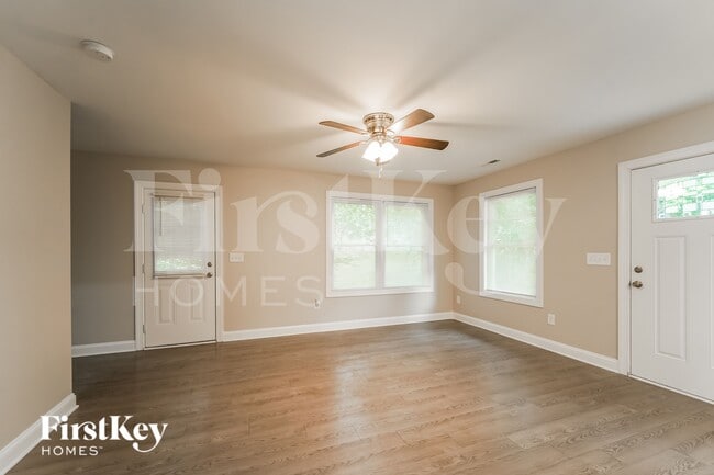 Photo - 656 Smith St