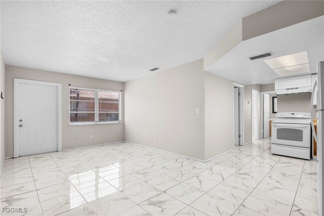 Building Photo - 3660 Seminole Ave Rental
