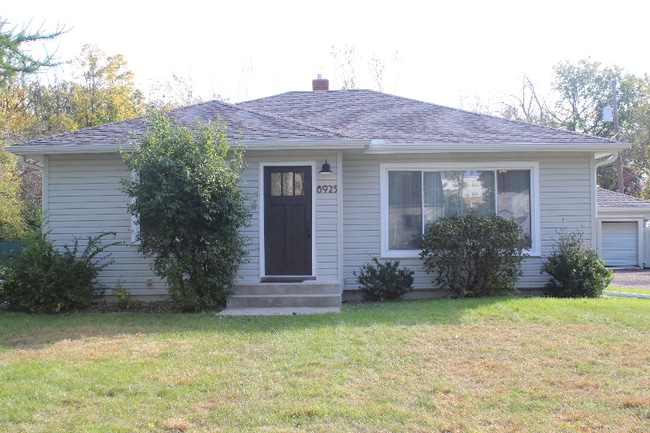 Building Photo - 8925 Wally St