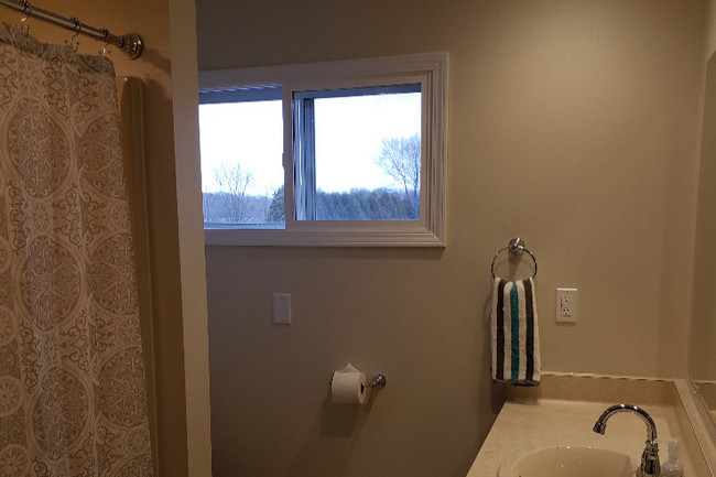 bathroom - 10014 N Granville Rd Apartamentos Unidad upper  of duplex