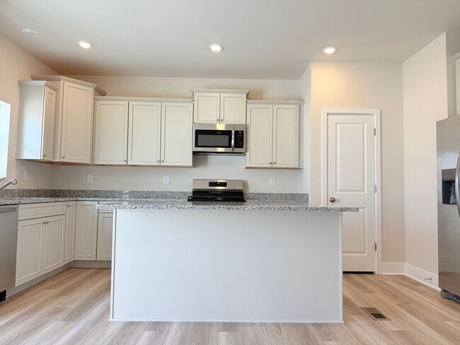 Photo - 29860 Bankert Dr