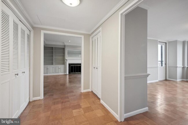Photo - 10401 Grosvenor Pl Unidad 1624