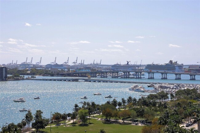 Building Photo - 2020 N Bayshore Dr Unit 1604 Rental
