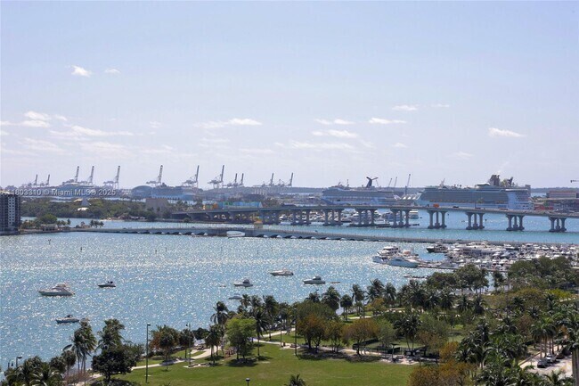 Building Photo - 2020 N Bayshore Dr Unit 1604 Rental