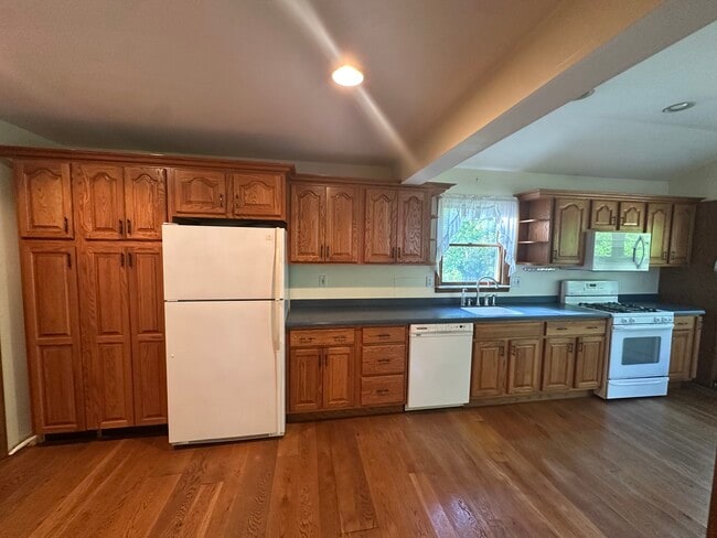 Photo - 1535 Frank St